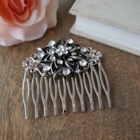 Vintage Style Rhinestone and Black Flower Filigree Hair Comb in Silver - Picture 2 of 3